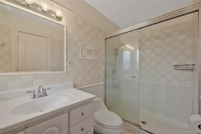 8 Percheron Lane, Roslyn Heights, NY 11577 - Photo 20