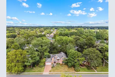 8 Percheron Lane, Roslyn Heights, NY 11577 - Photo 32