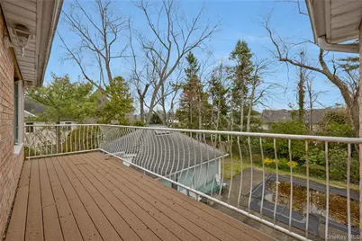 8 Percheron Lane, Roslyn Heights, NY 11577 - Photo 22