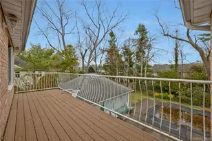 8 Percheron Ln, Roslyn Heights, NY 11577 - Photo 22