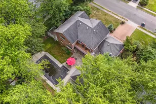 8 Percheron Ln, Roslyn Heights, NY 11577 - Photo 28