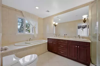 8 Percheron Lane, Roslyn Heights, NY 11577 - Photo 18