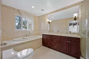 8 Percheron Ln, Roslyn Heights, NY 11577 - Photo 18