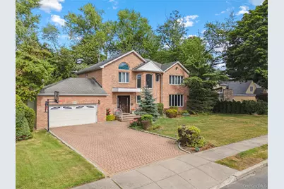 8 Percheron Lane, Roslyn Heights, NY 11577 - Photo 2