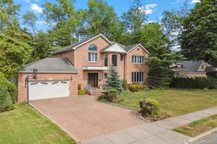 8 Percheron Ln, Roslyn Heights, NY 11577 - Photo 2