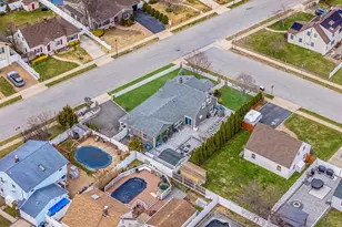 2 Drake Ln, Levittown, NY 11756 - Photo 2