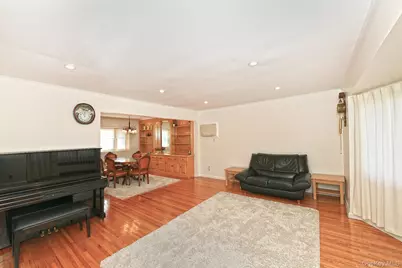 53 Stuart Drive, Syosset, NY 11791 - Photo 4