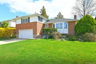 53 Stuart Dr, Syosset, NY 11791 - Photo 2