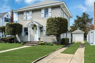 126 Stuyvesant Ave, Merrick, NY 11566 - Photo 2