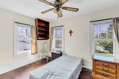 126 Stuyvesant Avenue, Merrick, NY 11566 - Photo 12