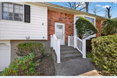 17 Peacock Lane, Commack, NY 11725 - Photo 2