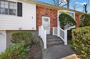 17 Peacock Ln, Commack, NY 11725 - Photo 2