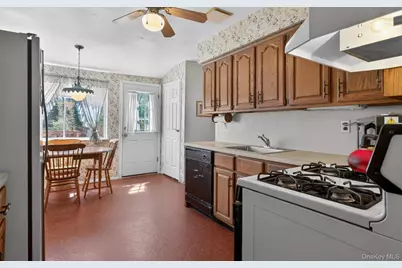17 Peacock Lane, Commack, NY 11725 - Photo 8
