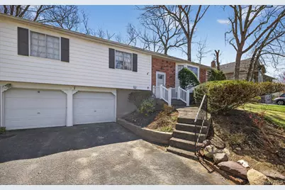 17 Peacock Lane, Commack, NY 11725 - Photo 4
