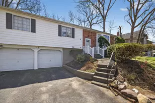 17 Peacock Ln, Commack, NY 11725 - Photo 4