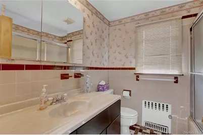 54 Nugent Street, New Hyde Park, NY 11040 - Photo 18