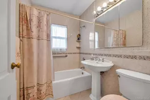 14 Avon Rd, New Hyde Park, NY 11040 - Photo 8