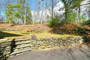 10 Ponderosa Dr, Melville, NY 11747 - Photo 30