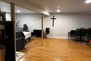 406 Plainview Rd, Hicksville, NY 11801 - Photo 18