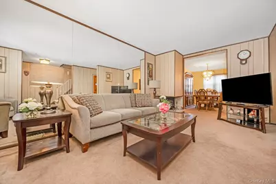 61-43 75th Place, Middle Village, NY 11379 - Photo 4