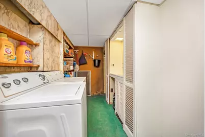 61-43 75th Place, Middle Village, NY 11379 - Photo 24