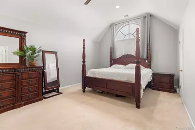 32 Willowbend Lane, Holtsville, NY 11742 - Photo 12