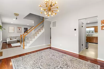 32 Willowbend Lane, Holtsville, NY 11742 - Photo 6