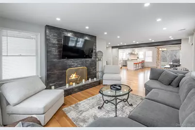 10940 Main Road, East Marion, NY 11939 - Photo 12