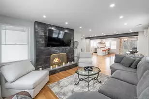 10940 Main Rd, East Marion, NY 11939 - Photo 12