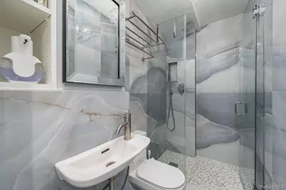 10940 Main Road, East Marion, NY 11939 - Photo 18