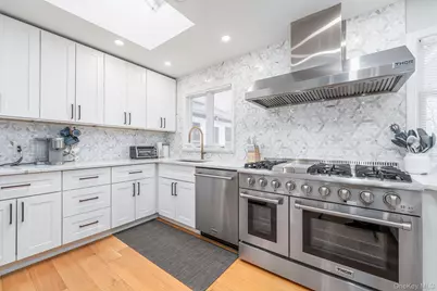 10940 Main Road, East Marion, NY 11939 - Photo 8