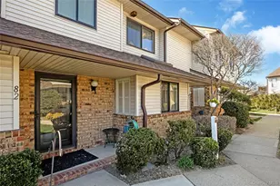 82 Cottonwood Ct, Wantagh, NY 11793 - Photo 2