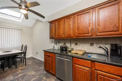 82 Cottonwood Ct. #82, Wantagh, NY 11793 - Photo 4