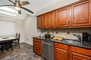 82 Cottonwood Ct, Wantagh, NY 11793 - Photo 4