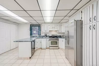 212 Mount Vernon Avenue, Medford, NY 11763 - Photo 8