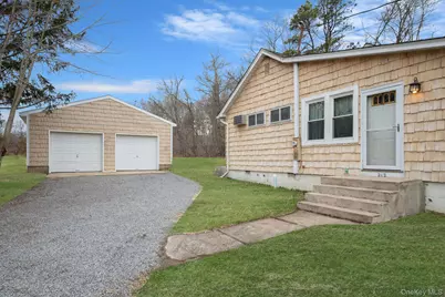 212 Mount Vernon Avenue, Medford, NY 11763 - Photo 2