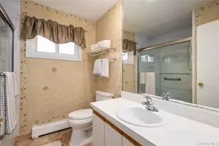 727 Outlook Ave, West Babylon, NY 11704 - Photo 16