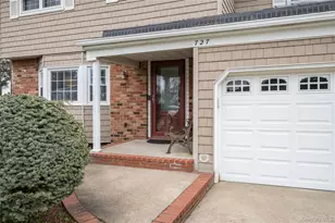 727 Outlook Ave, West Babylon, NY 11704 - Photo 4