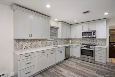 727 Outlook Avenue, West Babylon, NY 11704 - Photo 10