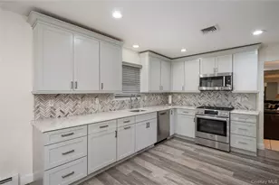 727 Outlook Ave, West Babylon, NY 11704 - Photo 10