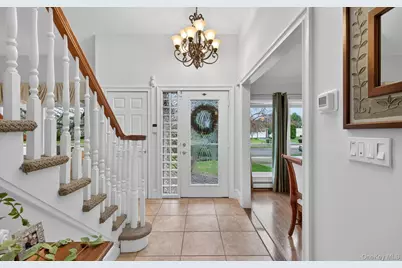 28 Timber Ridge Drive, Commack, NY 11725 - Photo 4