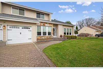 28 Timber Ridge Drive, Commack, NY 11725 - Photo 2