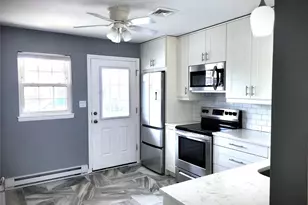 375 Woodbridge Dr, Ridge, NY 11961 - Photo 2