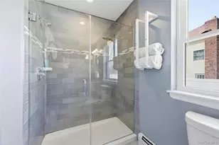 205 Oak St, Patchogue, NY 11772 - Photo 10