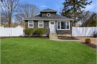 205 Oak Street, Patchogue, NY 11772 - Photo 22