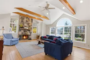 1 Carriage Ct, Stony Brook, NY 11790 - Photo 4