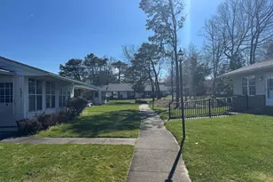 368 Woodbridge Dr, Ridge, NY 11961 - Photo 2