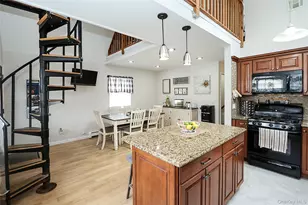 129 Norwalk Ave, Medford, NY 11763 - Photo 12