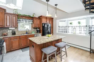 129 Norwalk Ave, Medford, NY 11763 - Photo 8