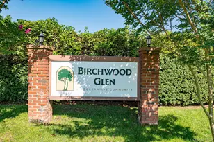 21 Glen Hollow Dr, Holtsville, NY 11742 - Photo 24